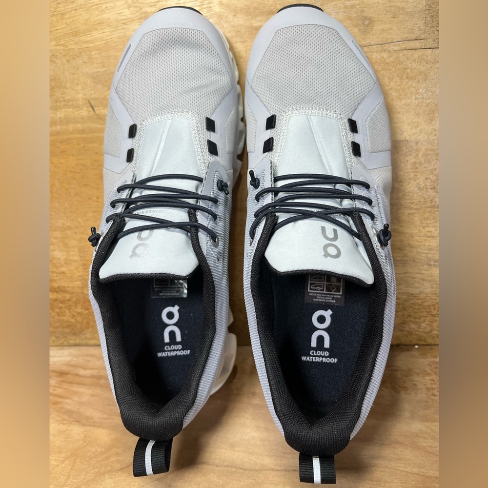 NEW On Cloud 5 WATERPROOF REFLECTIVE Womens Size 9 Running Shoes Sneakers Gray - Picture 10 of 14